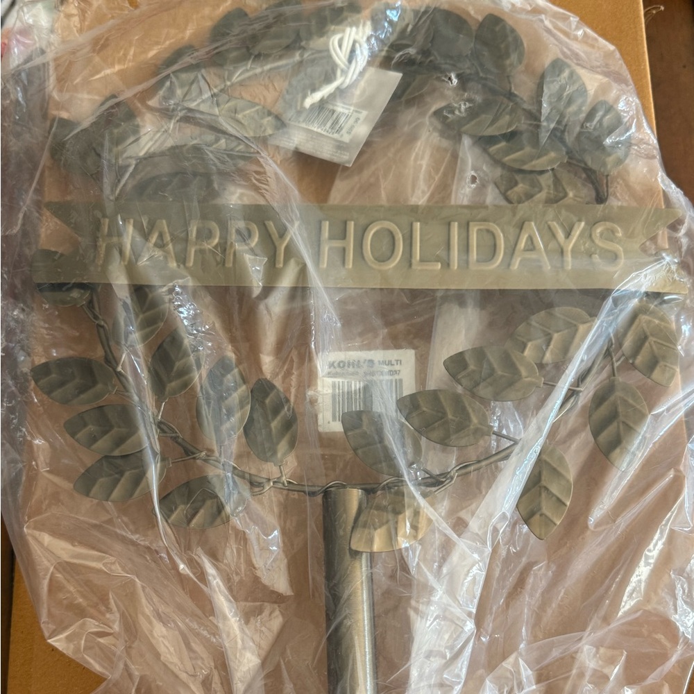 St Nicholas Square Kohls Elegant Holiday Wreath with metal stand - Picture 4 of 7